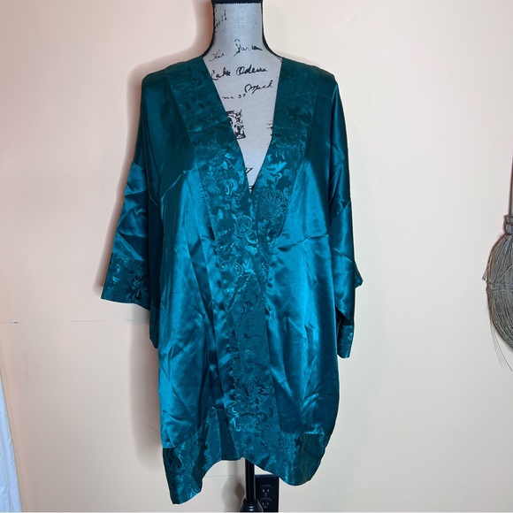 Victoria’s Secret gold label emerald green robe - Picture 2 of 7